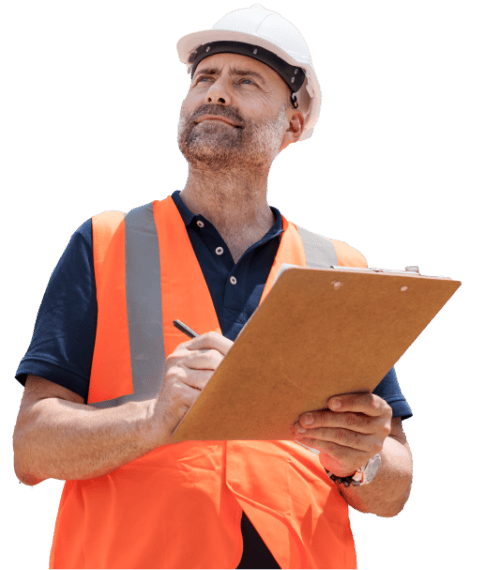 Inspecteur met helm en hesje die een SCL Trede 3 audit uitvoert op de bouwplaats.