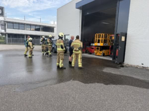Brandweeroefening met brandweer en ontruiming bij HOC Training.